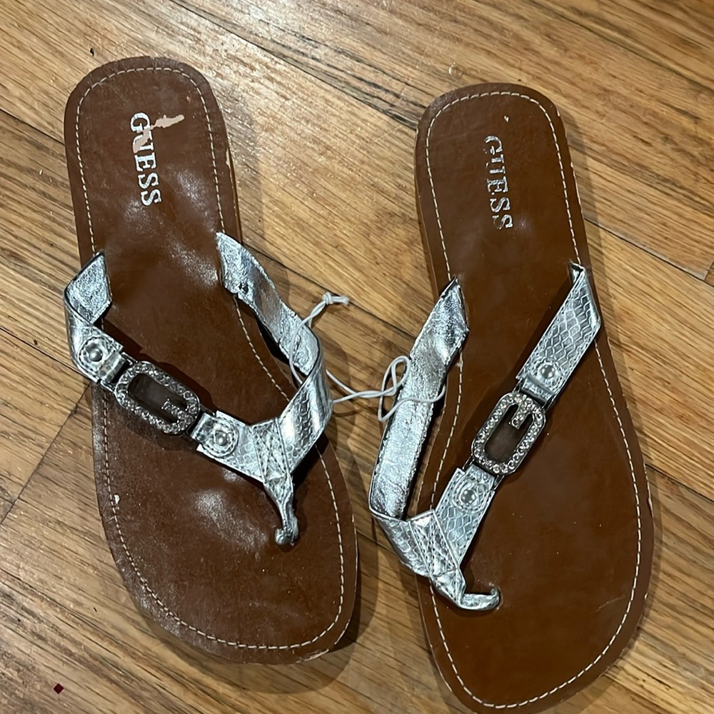 NWOT Guess Flip Flops - Size  7